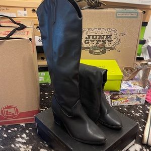 HARDLY WORN BLACK COWGIRL BOOTS